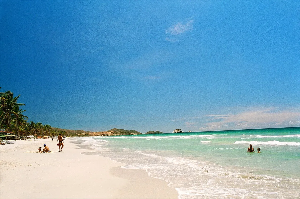 Playa El Agua en temporada alta